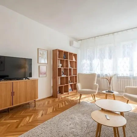 Calm And Relaxing 2bdrm Apаrtment In City Centre Sófia